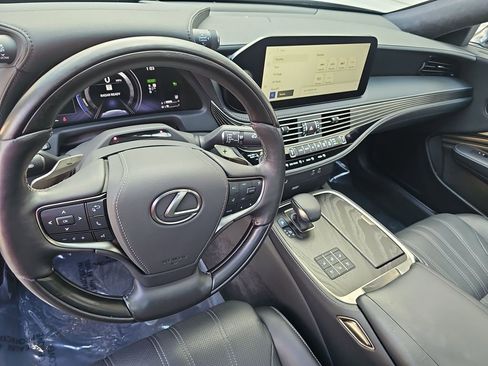 Used 2023 Lexus LS 500h AWD w/ Luxury Package image 10