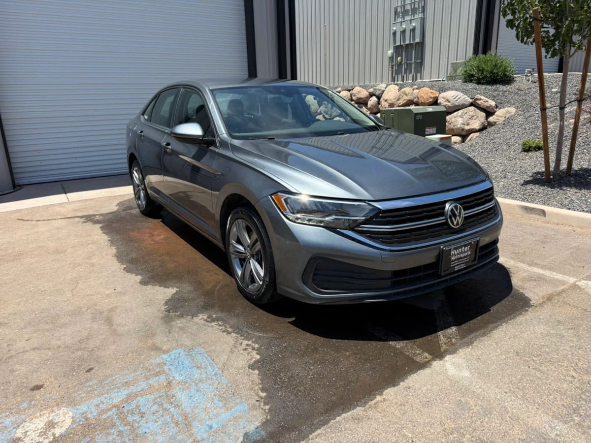 Used 2024 Volkswagen Jetta SE FWD image 13