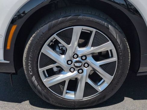 Certified 2025 Cadillac Optiq Luxury 2 w/ LPO, Floor Liner Package AWD/4WD image 33