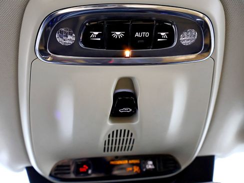 Used 2016 Volvo XC90 T8 Momentum w/ Vision Package image 38