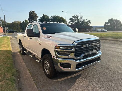 Used 2025 RAM 2500 Tradesman w/ Chrome Appearance Group AWD/4WD image 8