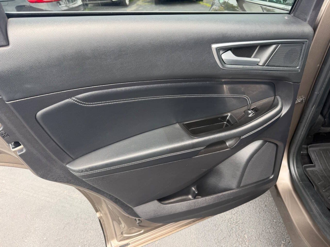 Used 2019 Ford Edge Titanium AWD/4WD image 11