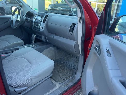 Used 2014 Nissan Frontier SV w/ SV Value Truck Package AWD/4WD image 4
