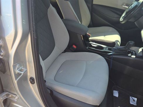 Used 2020 Toyota Corolla LE FWD image 5