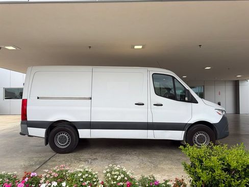 Used 2021 Mercedes-Benz Sprinter 2500 image 12