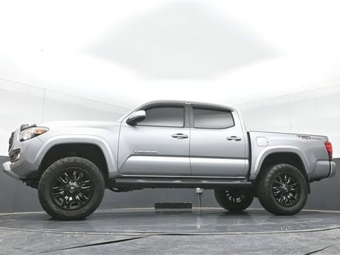 Used 2016 Toyota Tacoma TRD Sport image 43