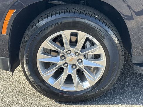 Used 2025 Chevrolet Suburban Premier RWD image 11