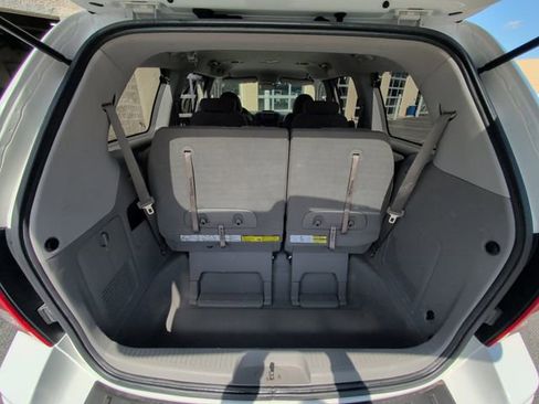 Used 2007 Hyundai Entourage GLS image 17