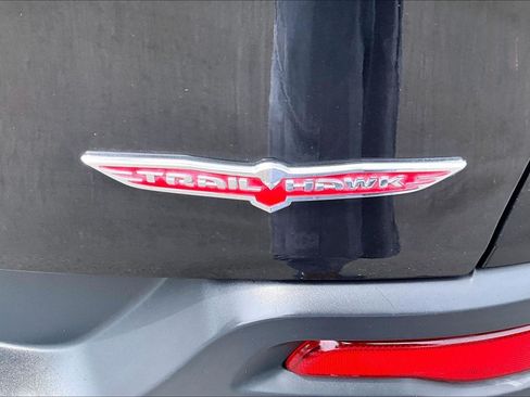 Used 2015 Jeep Cherokee Trailhawk w/ Leather Interior Group AWD/4WD image 8