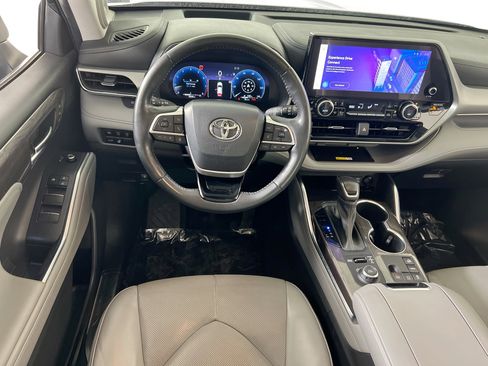 Used 2023 Toyota Highlander Platinum AWD/4WD image 22