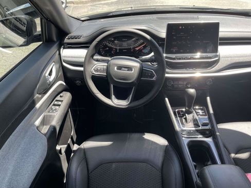 Used 2024 Jeep Compass Latitude AWD/4WD image 2