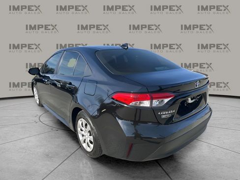 Used 2023 Toyota Corolla LE image 3