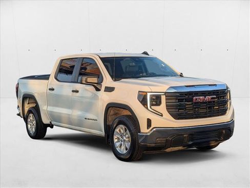 Used 2024 GMC Sierra 1500 Pro w/ Convenience Package image 3