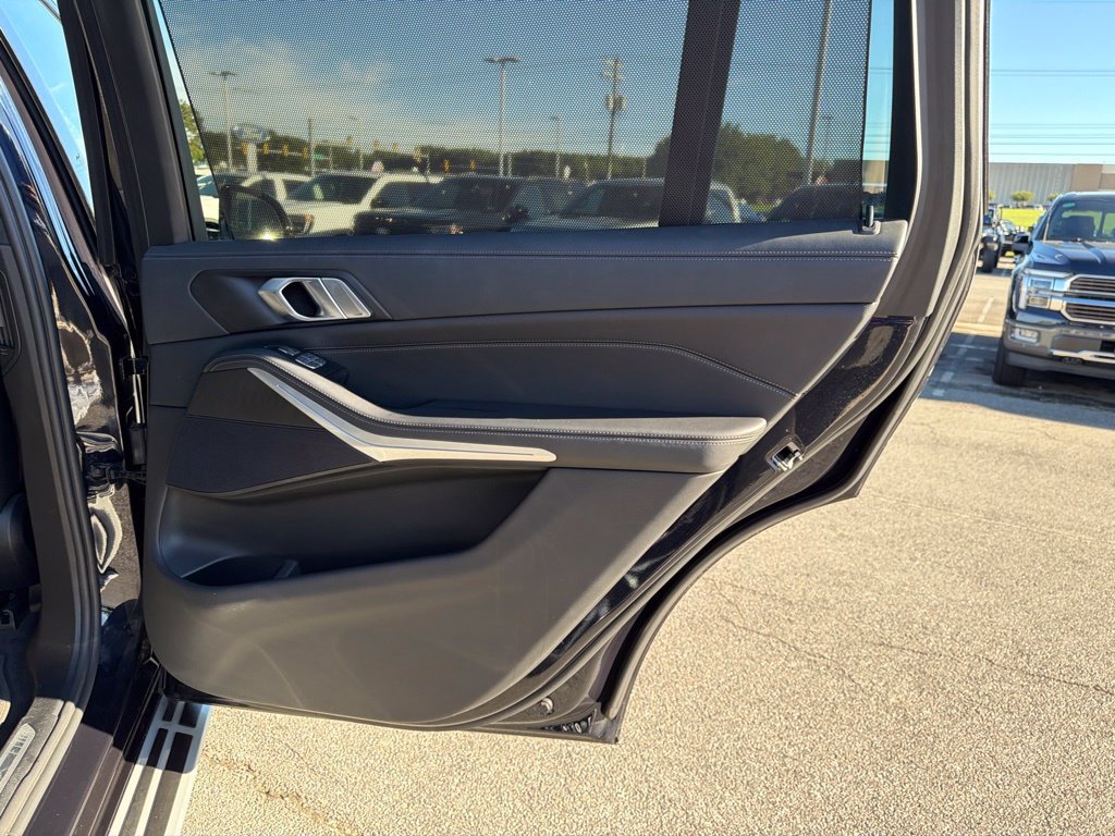 Used 2022 BMW X7 xDrive40i w/ M Sport Package AWD/4WD image 20