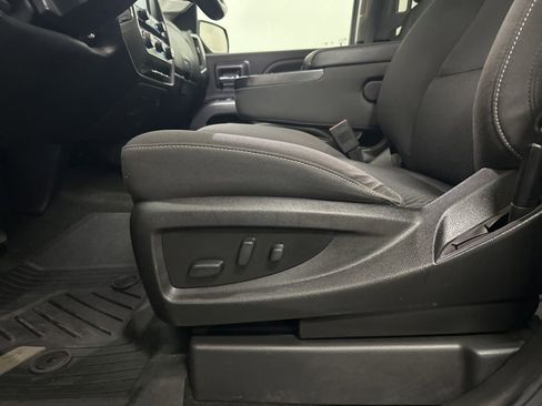 Used 2018 Chevrolet Silverado 1500 LT w/ All Star Edition AWD/4WD image 37