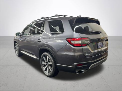 Used 2023 Honda Pilot Touring image 4