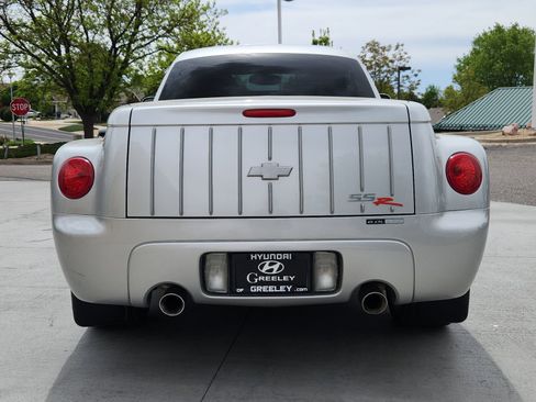 Used 2005 Chevrolet SSR w/ Preferred Equipment Group RWD image 4