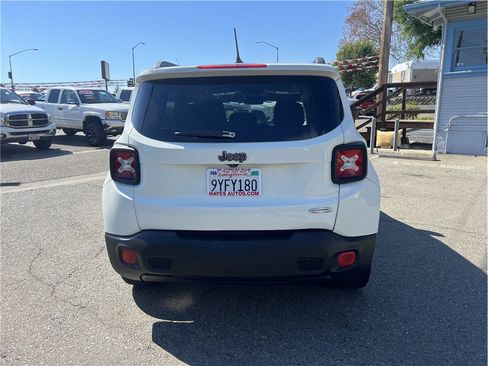 Used 2017 Jeep Renegade Latitude FWD image 6