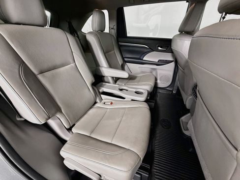 Used 2019 Toyota Highlander Limited Platinum AWD/4WD image 28