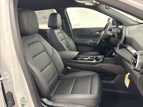 New 2026 Chevrolet Equinox LT w/ Convenience Package II AWD/4WD image 18