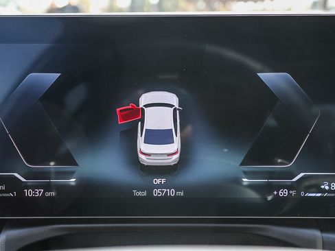 Used 2024 BMW 330e image 23