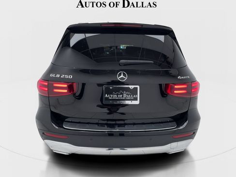 Used 2025 Mercedes-Benz GLB 250 4MATIC image 9