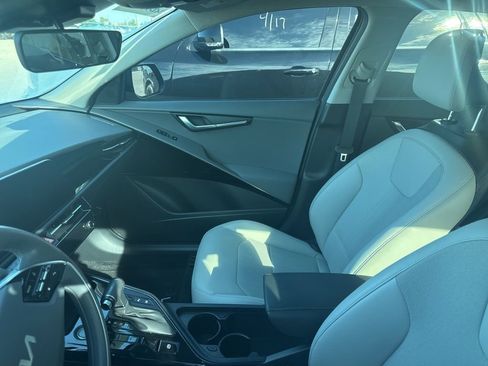 Certified 2024 Kia Niro EX image 8