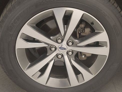 Used 2020 Ford Explorer Platinum w/ Premium Technology Package image 31