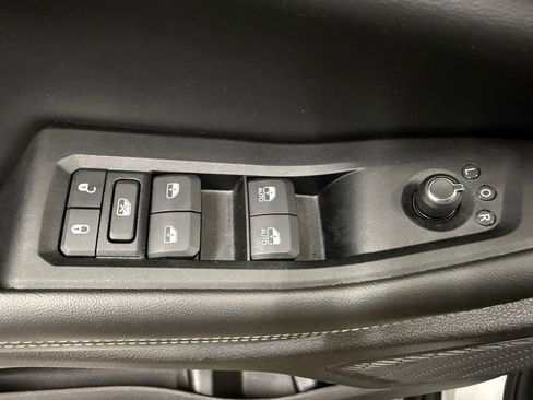 Used 2025 Jeep Grand Cherokee Altitude AWD/4WD image 10