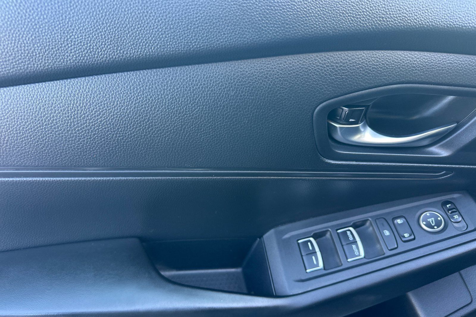 Used 2023 Honda Accord LX image 11
