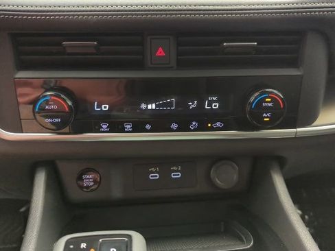 Used 2024 Nissan Rogue SV image 17