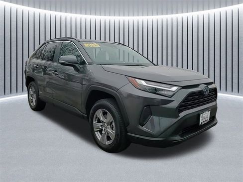 Used 2022 Toyota RAV4 XLE image 1