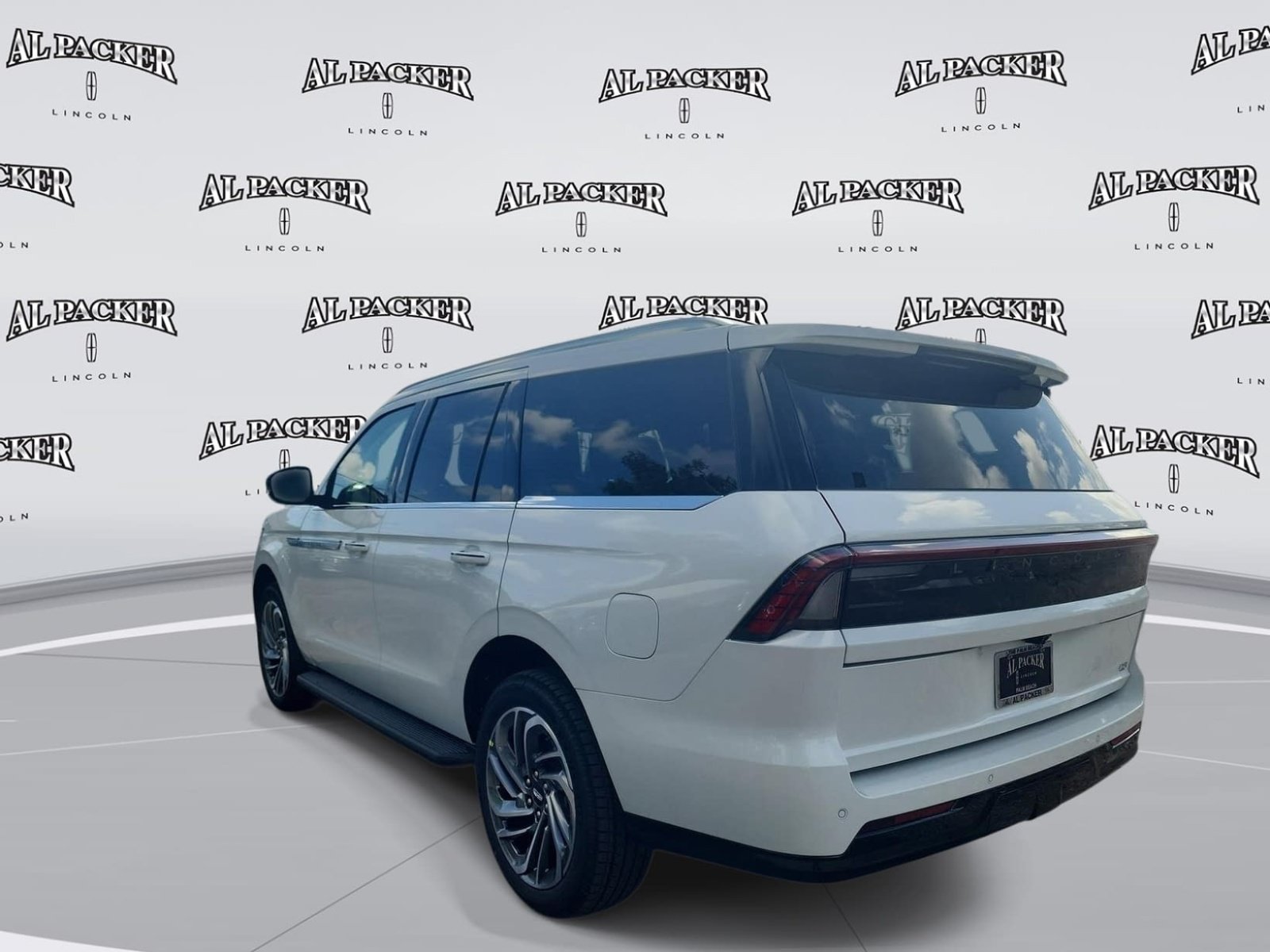New 2026 Lincoln Navigator Premiere AWD/4WD image 3