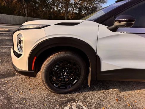 New 2026 Mitsubishi Outlander AWD image 12