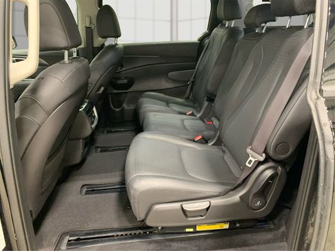 Used 2025 Kia Carnival SX Prestige image 10