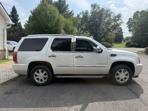 Used 2010 Cadillac Escalade 2WD image 10