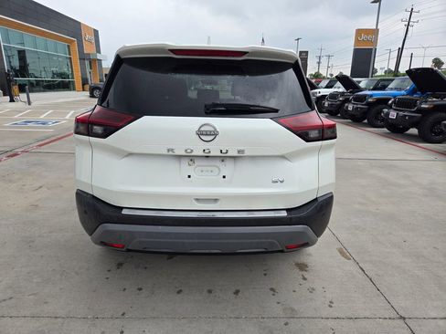 Used 2022 Nissan Rogue SV FWD image 4