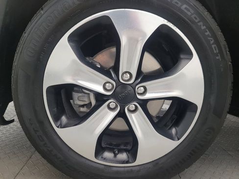 Used 2017 Jeep Compass Latitude w/ Popular Equipment Group FWD image 31