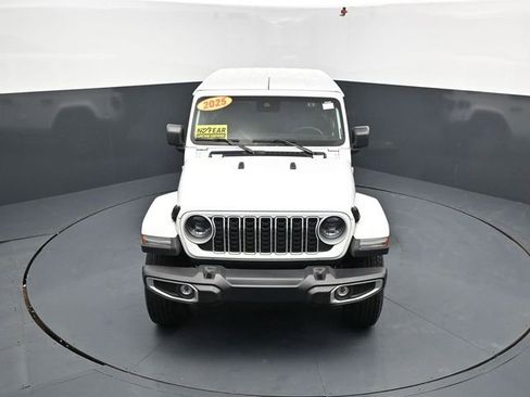 Used 2025 Jeep Wrangler Unlimited Sahara AWD/4WD image 33