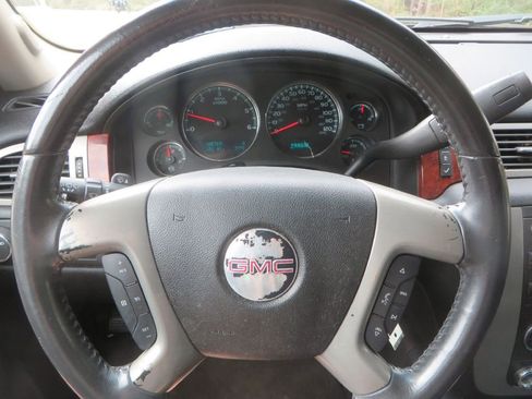 Used 2011 GMC Yukon XL SLT image 15