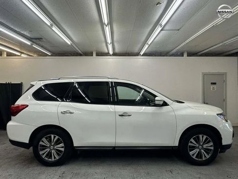 Used 2020 Nissan Pathfinder SV image 7