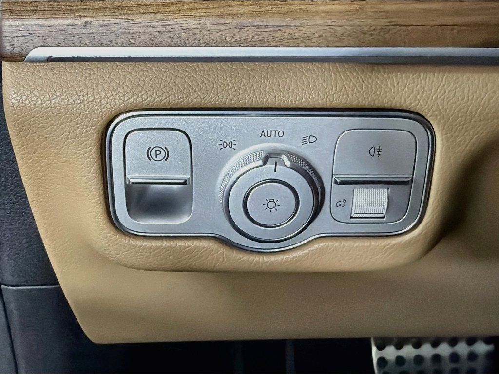 Used 2024 Mercedes-Benz GLS 450 4MATIC image 11
