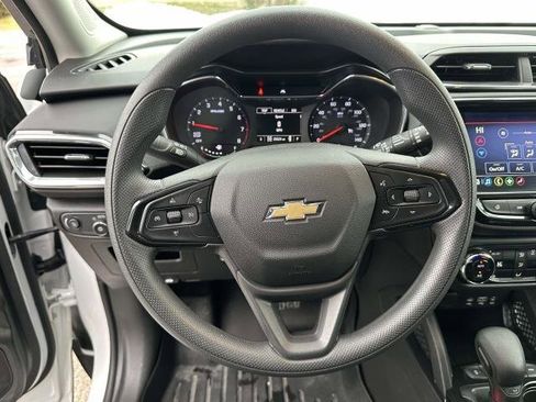 Certified 2022 Chevrolet TrailBlazer LT w/ Convenience Package image 11