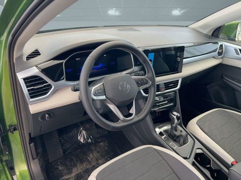 New 2026 Volkswagen Taos SE image 4