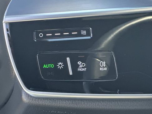 Used 2021 Audi A8 L 4.0T image 21