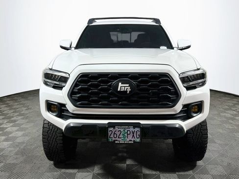 Used 2021 Toyota Tacoma TRD Off-Road w/ TRD Premium Off Road Package AWD/4WD image 2
