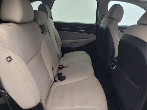 Used 2017 Kia Sorento AWD image 19