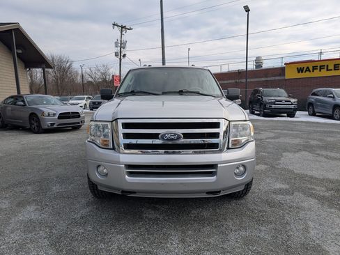 Used 2011 Ford Expedition EL XLT image 2