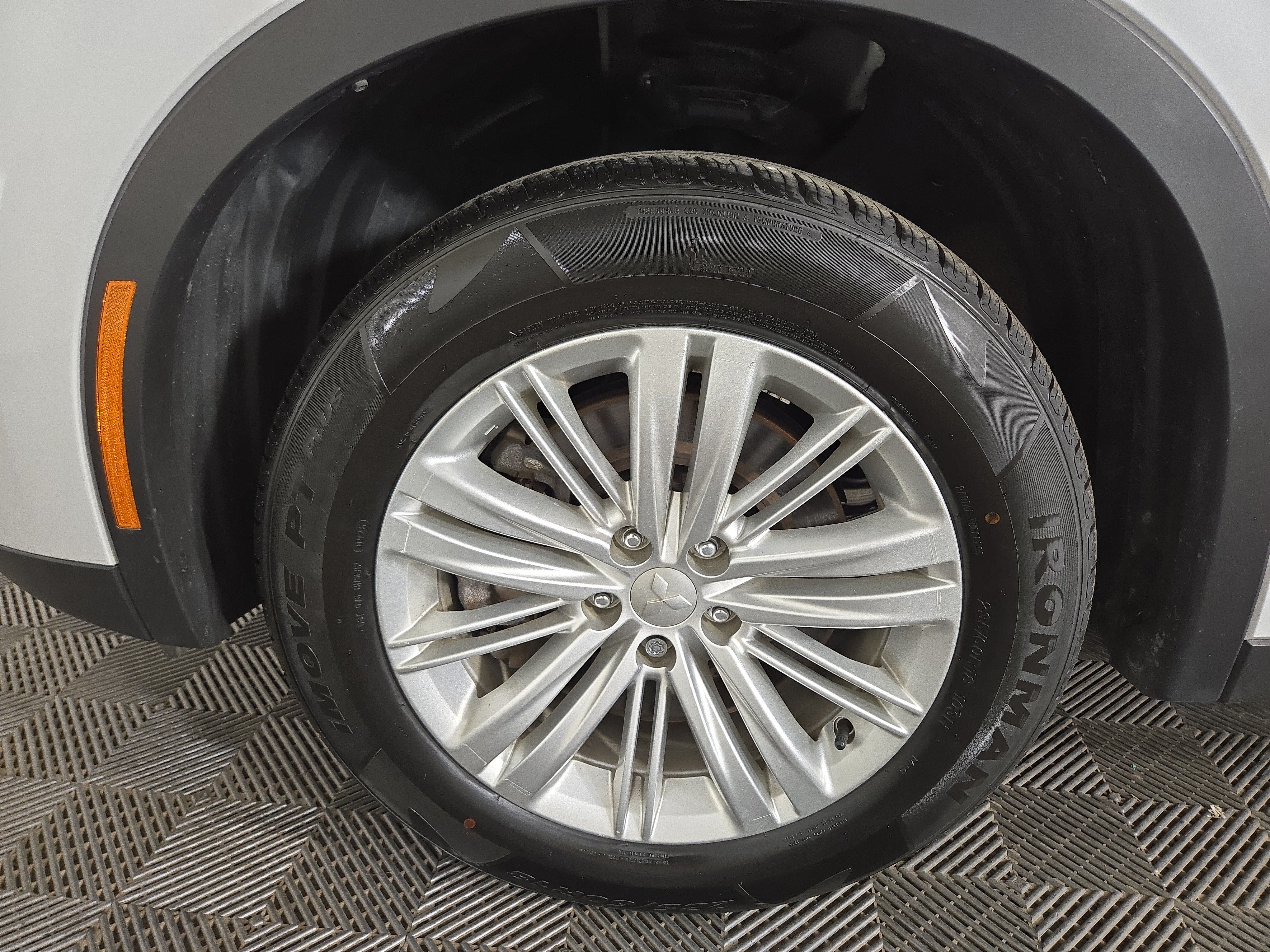 Used 2024 Mitsubishi Outlander ES AWD/4WD image 33