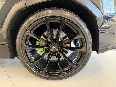 Used 2022 Lamborghini Urus image 72